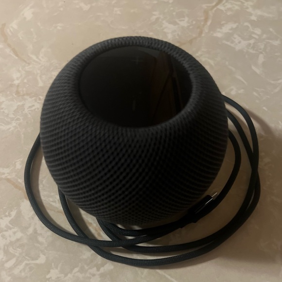 Apple Home Pod - Picture 1 of 2